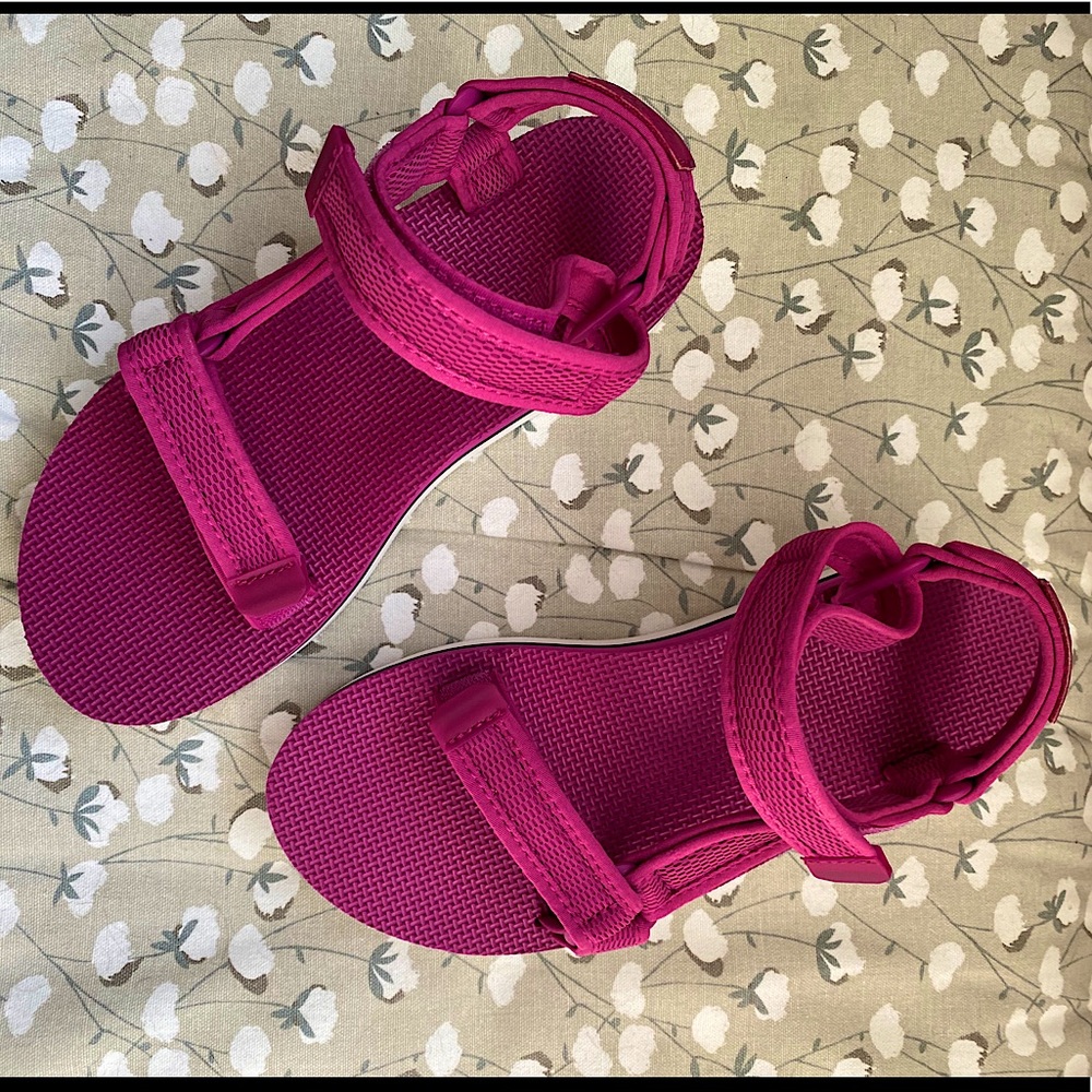 Teva Flatform Mesh Sandal - Size 7